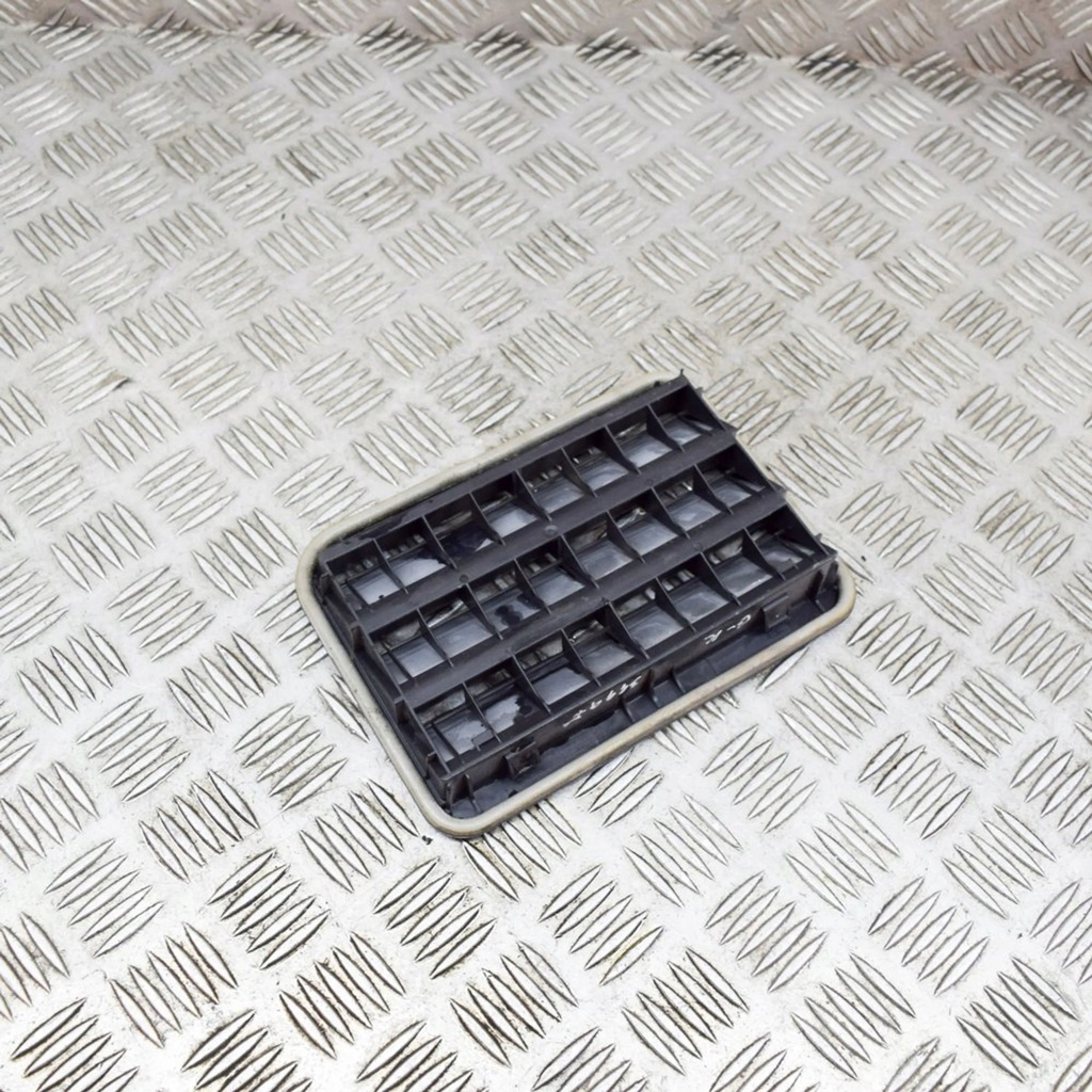 фото №5, Bmw 4 f32 f33 2016 решётка вентиляционная pod бампером задним