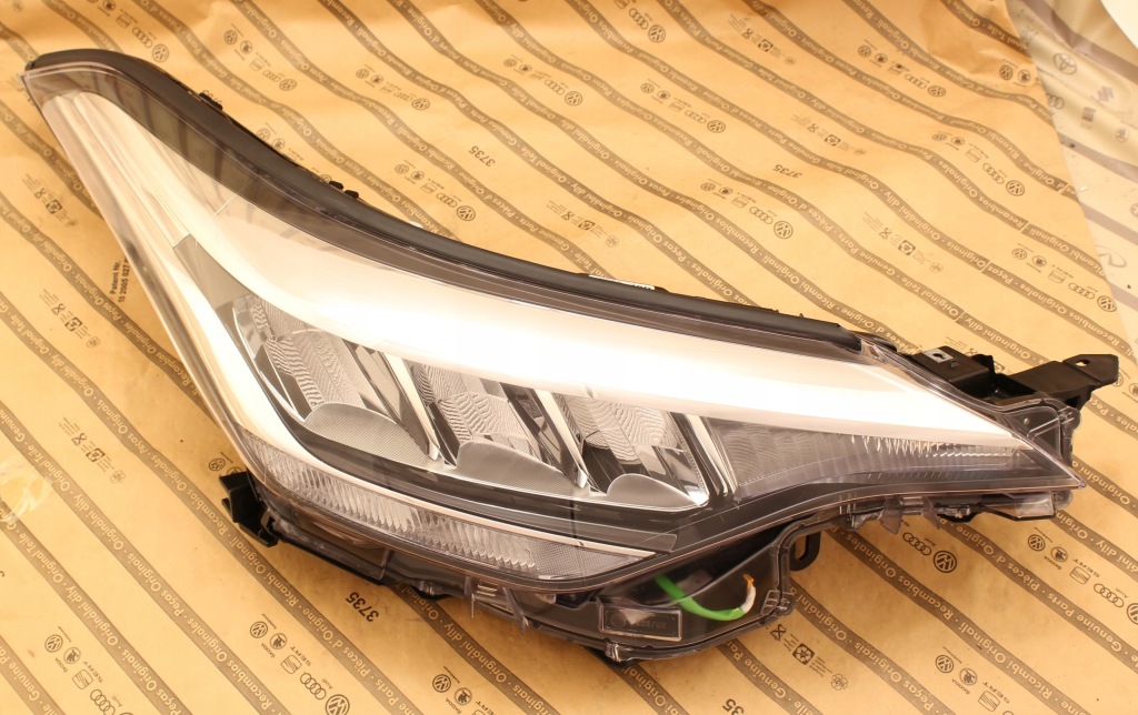 фото №1, Toyota c-hr chr fl lift 19-23 лампа перед full led 81110f418000