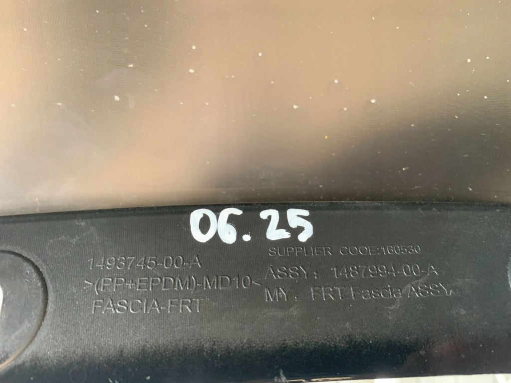 Бампер передній tesla model y 19r 2019 1540101-06-c 06.25 Зі Шроту