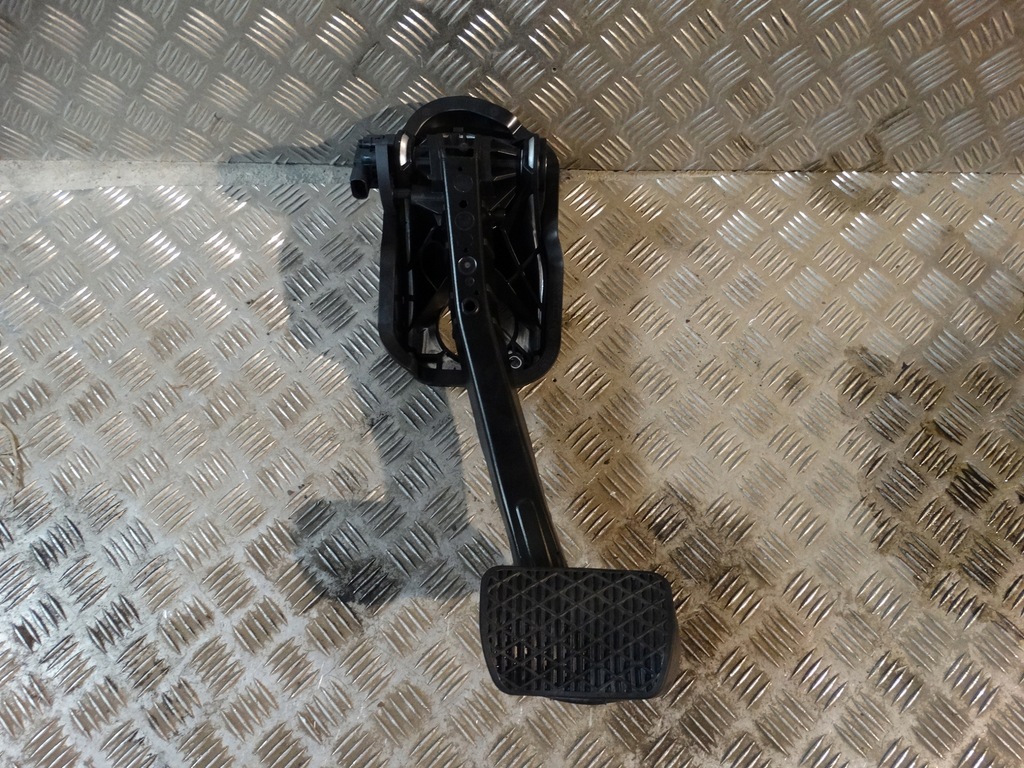 фото №1, Idealny педаль гальма mercedes w223 1