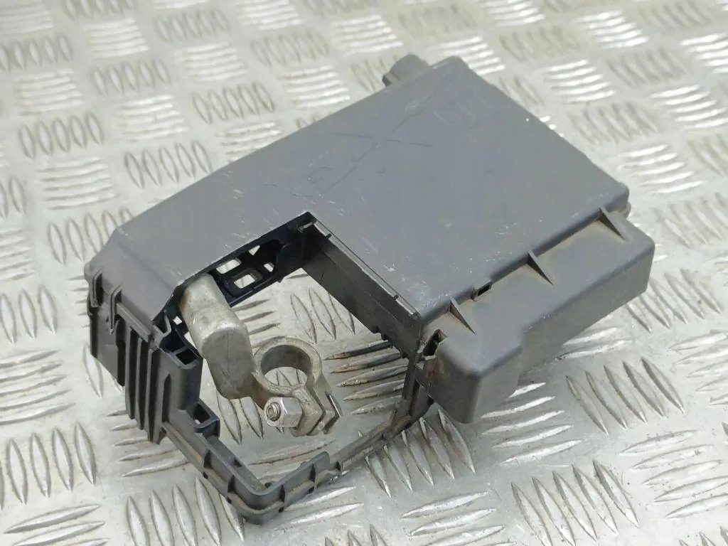 Купити Коробка приладова напруги opel insignia a g09 13285113 1.96l дизель