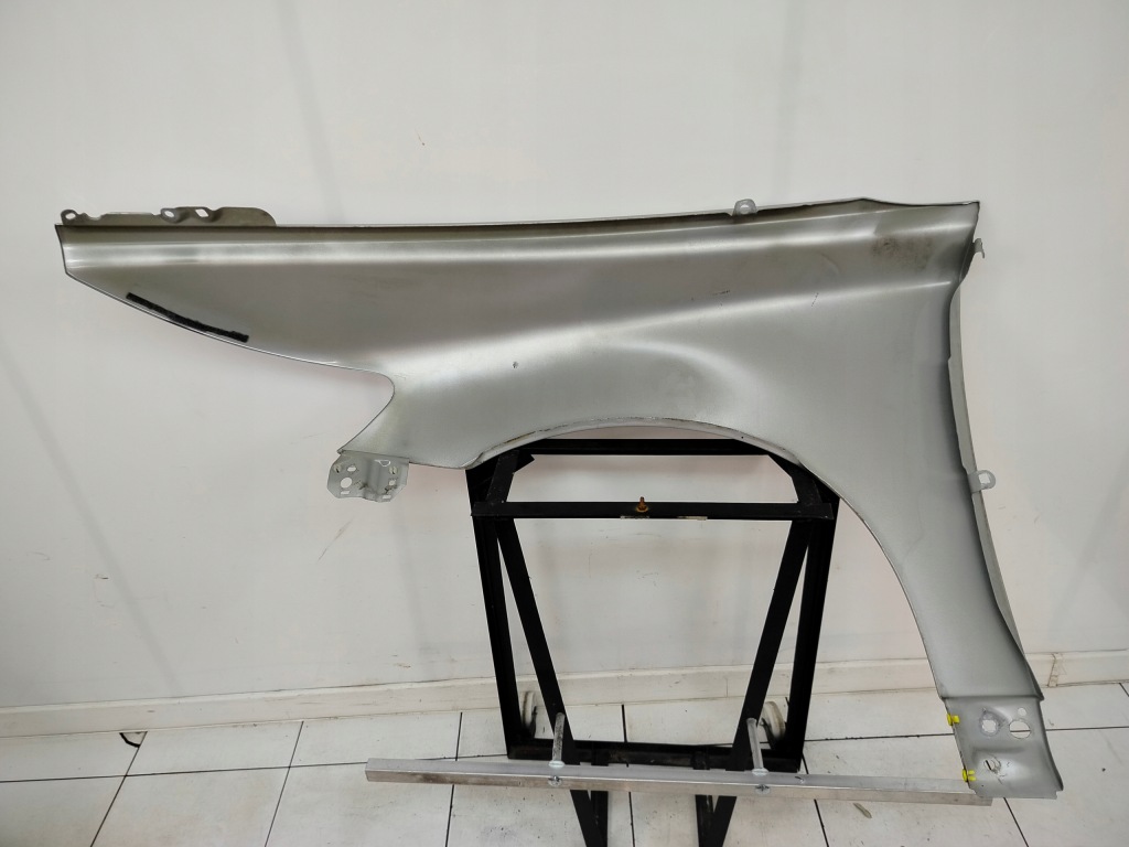 Volvo v50 s40 2 04r- крило правий перед передній 426 Ціна