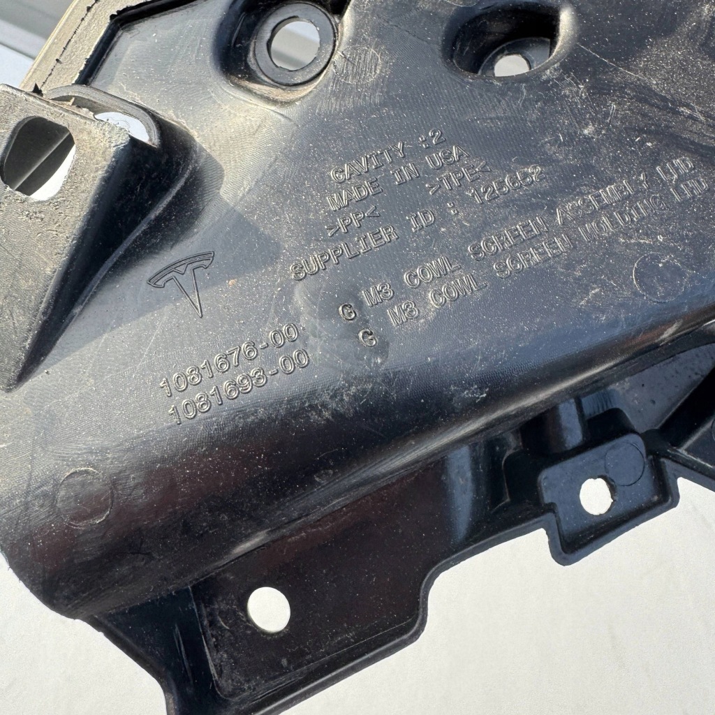 Tesla model 3 жабо 1081676-00 в Україні