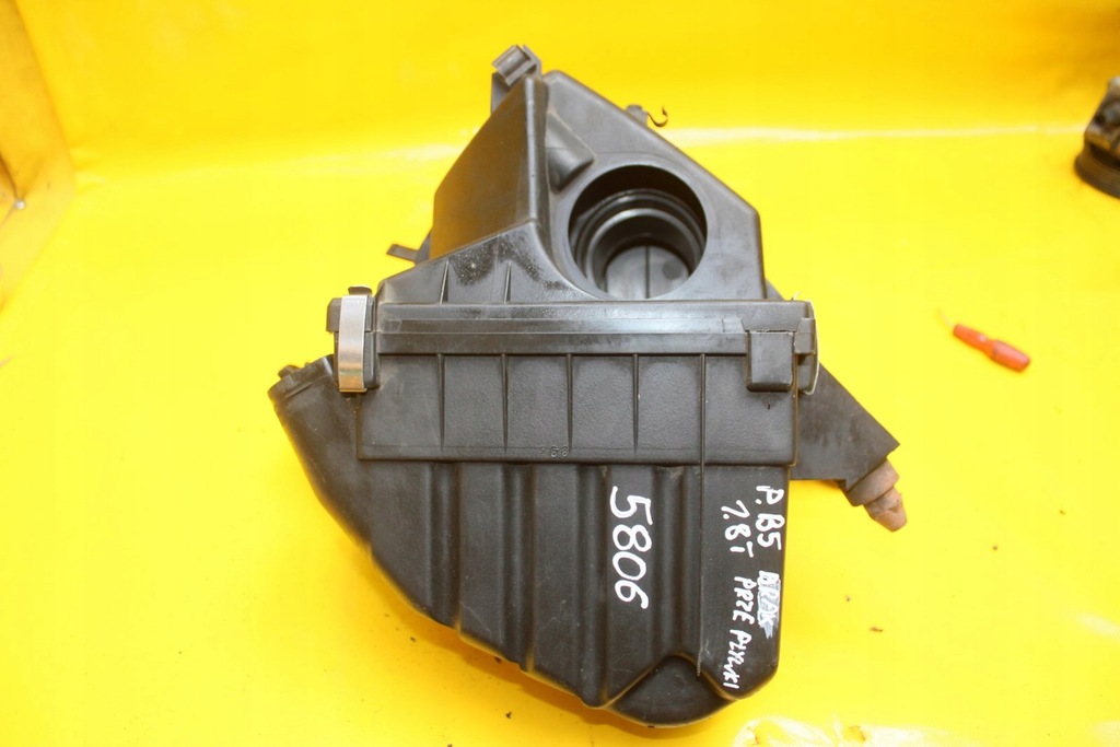фото №7, Корпус фильтра воздуха passat b5 1.8 058133837a