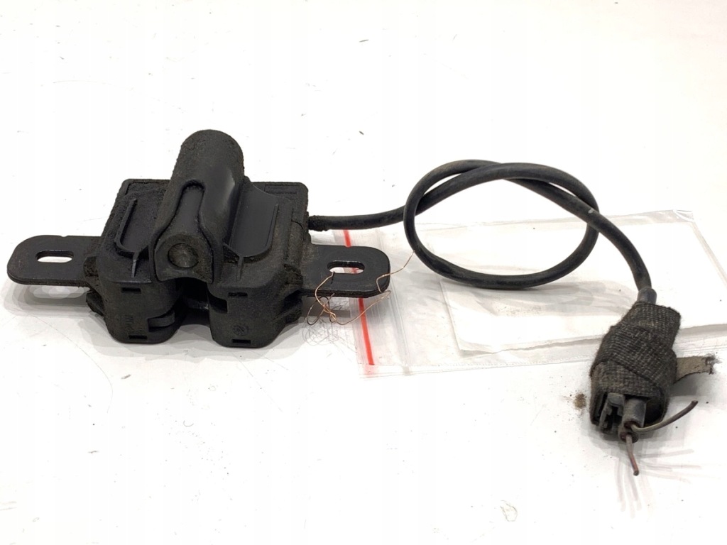 Купити Замок капот лівий volvo v40 хетчбек