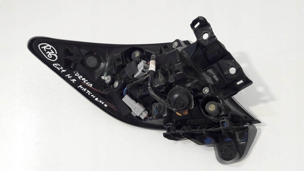 фото №5, Toyota corolla e21 задня права лампа хетчбек full led r76