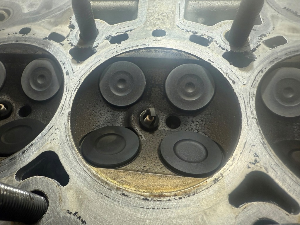 Головка комплектная валы клапаны толкатели opel corsa f 1.2 thp turbo hn05 Доставка