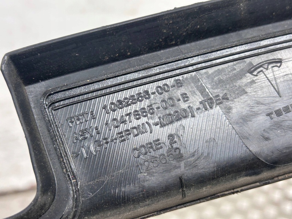 Другая часть кузов tesla model x 106235600b Оригинал