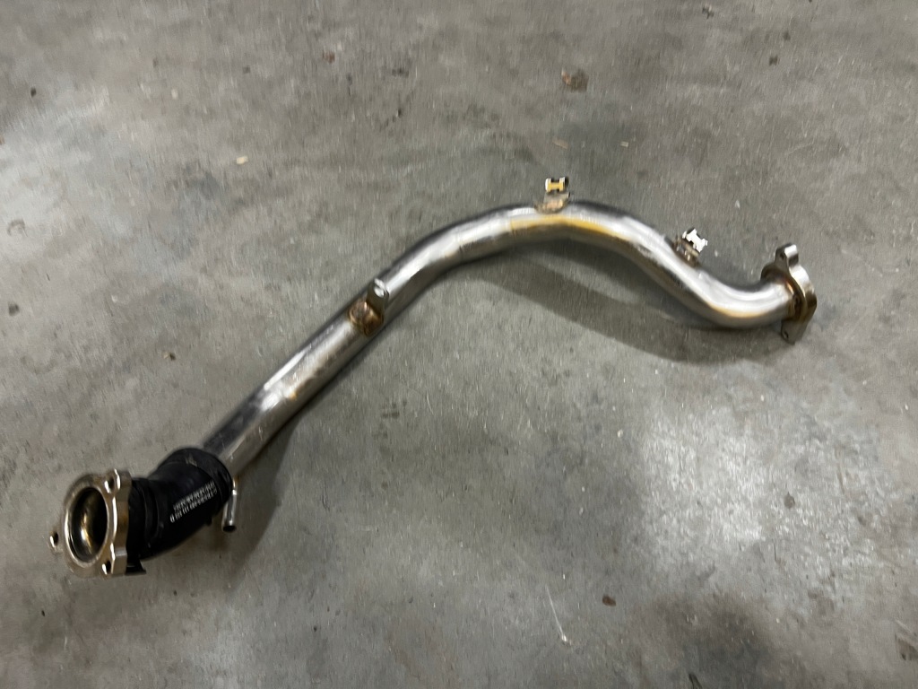 Трубка шланг выхлопных газов egr volkswagen golf viii Цена