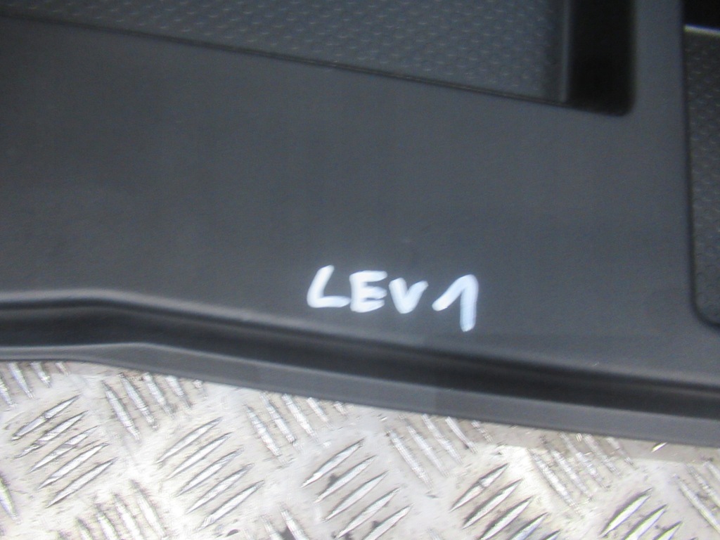 фото №8, Maserati levante оббивка багажника обшивка правий лівий