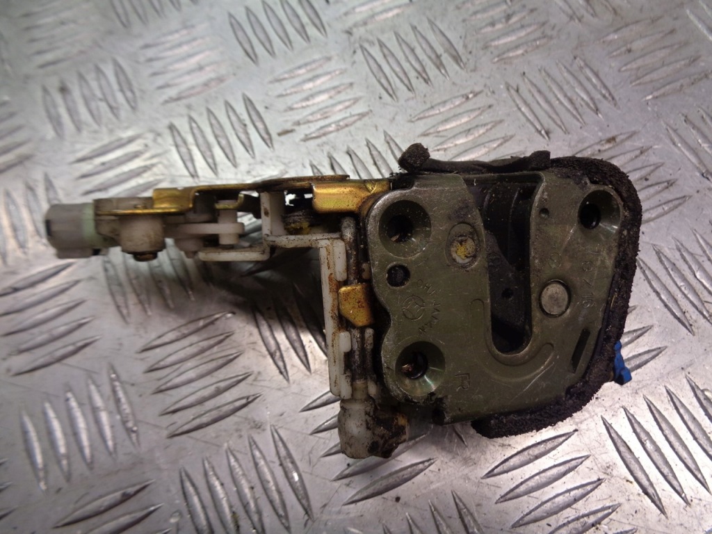 фото №1, Замок дверь центральный правый перед subaru impreza ii 2.0