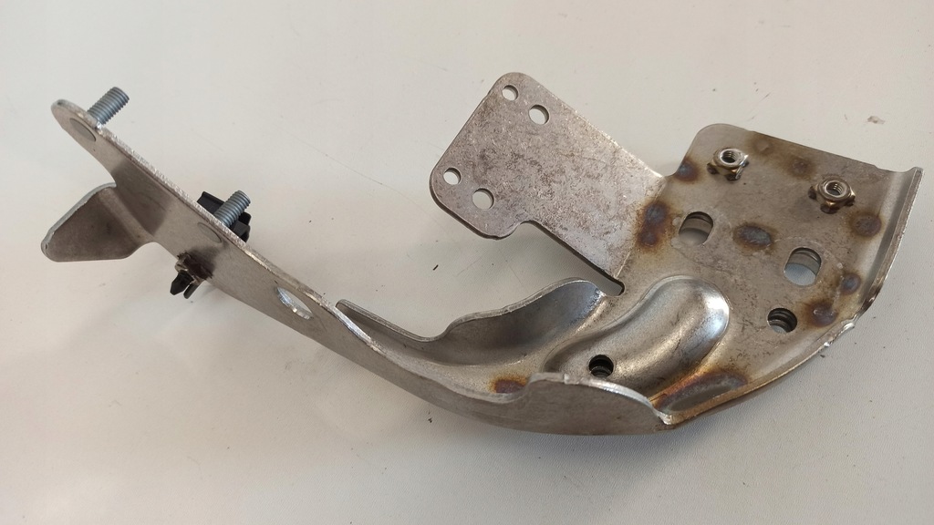 фото №1, Volvo xc60 v60 ii кронштейн кронштейн коробки 31697445