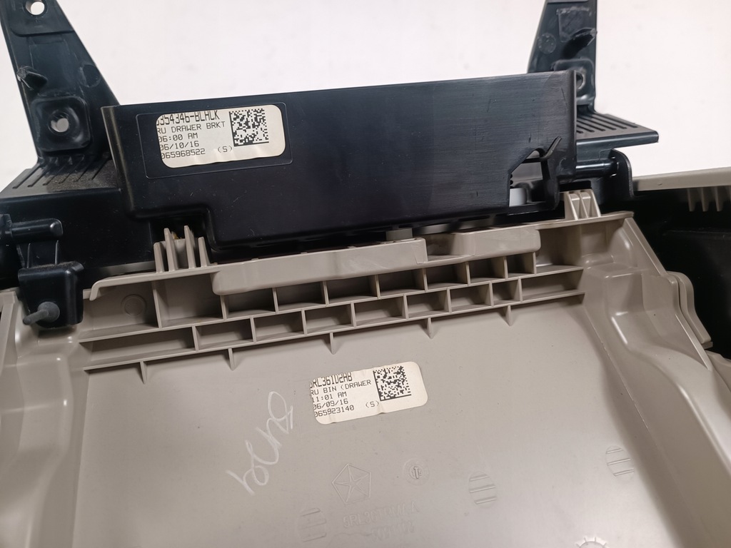 фото №7, Бардачок шухляда chrysler pacifica 2016 -