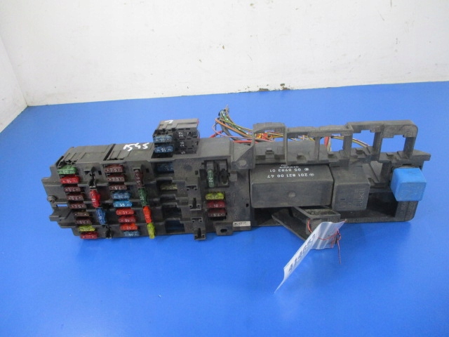Купить Mercedes w202 коробка предохранителей 2025455240