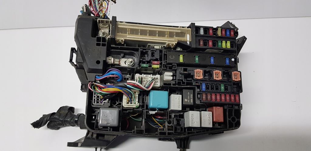 фото №8, Auris ii verso 09- 17r корпус коробка запобіжників комплект