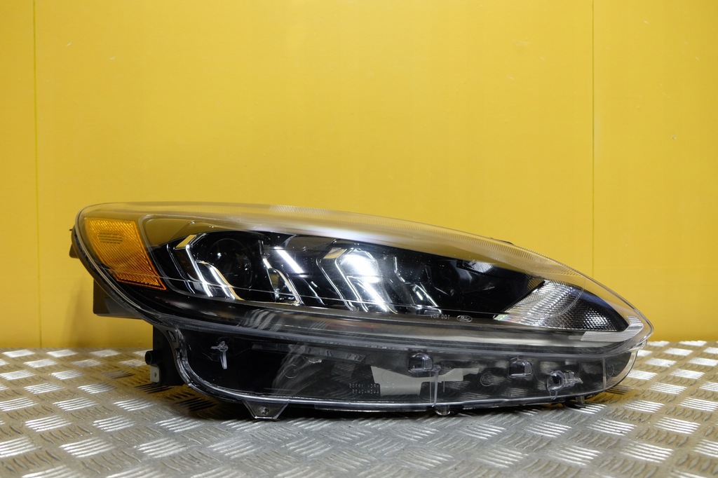 фото №1, Ford escape 2020 2021 фара лампа звичайна лінзована bez led r usa