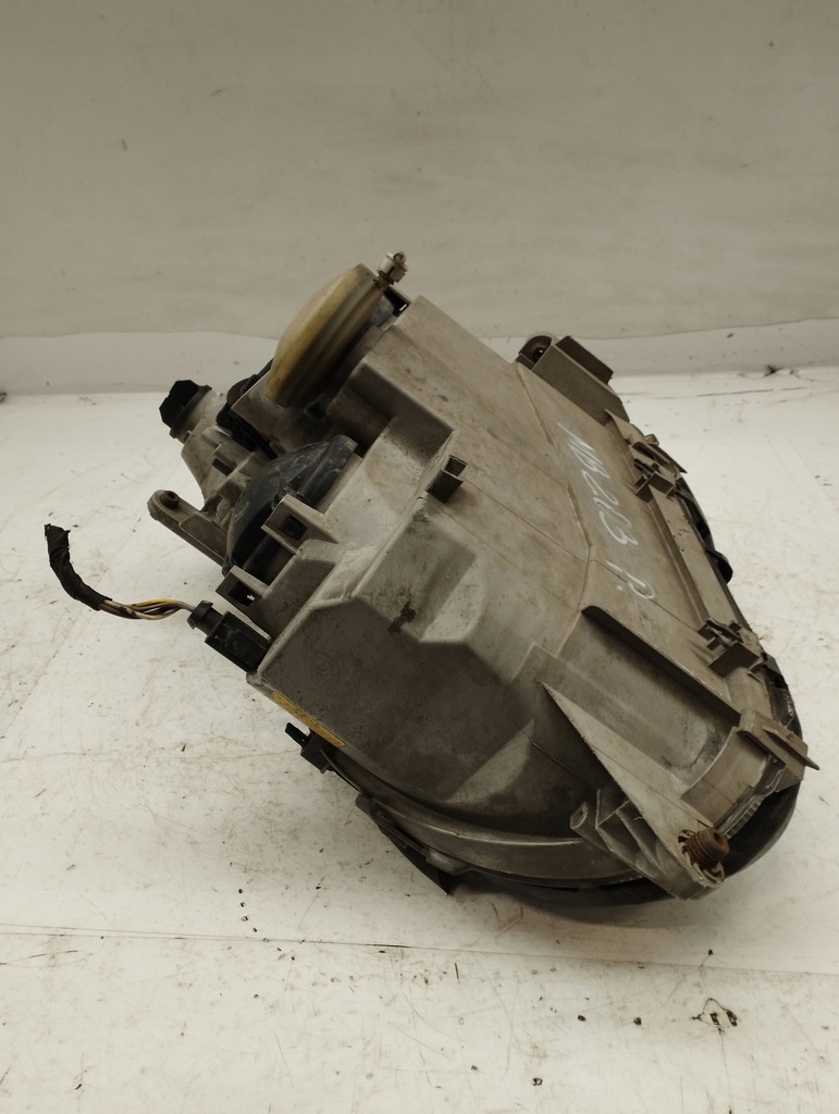 фото №7, Mercedes w203 лампа правая передняя a2038200261