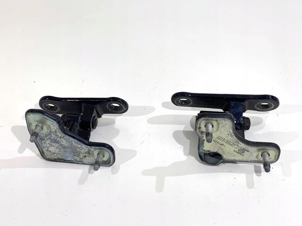 Петли дверь перед левая mercedes w218 Цена