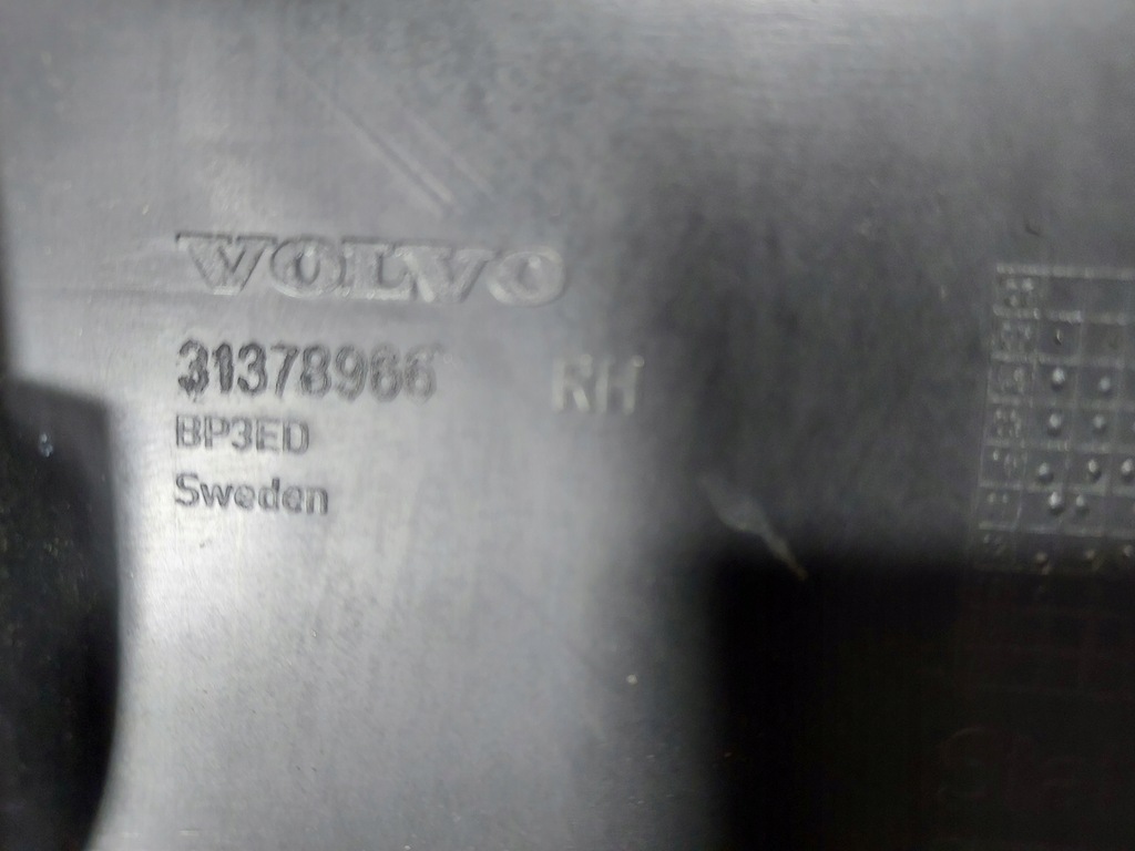 фото №14, Правый уголок решётка бампера перед volvo xc70 2008- оригинальный номер 31378966