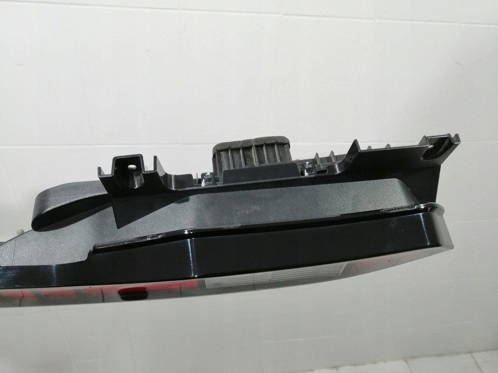 фото №8, Лампа левая задняя задняя vw caddy iv 2k7