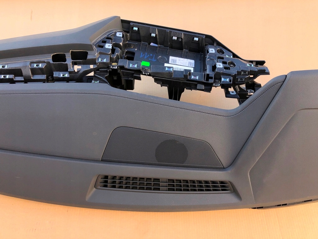 фото №8, Приборная панель czarna pulpit black 4kl857736 audi e-tron 2020- приборная консоль