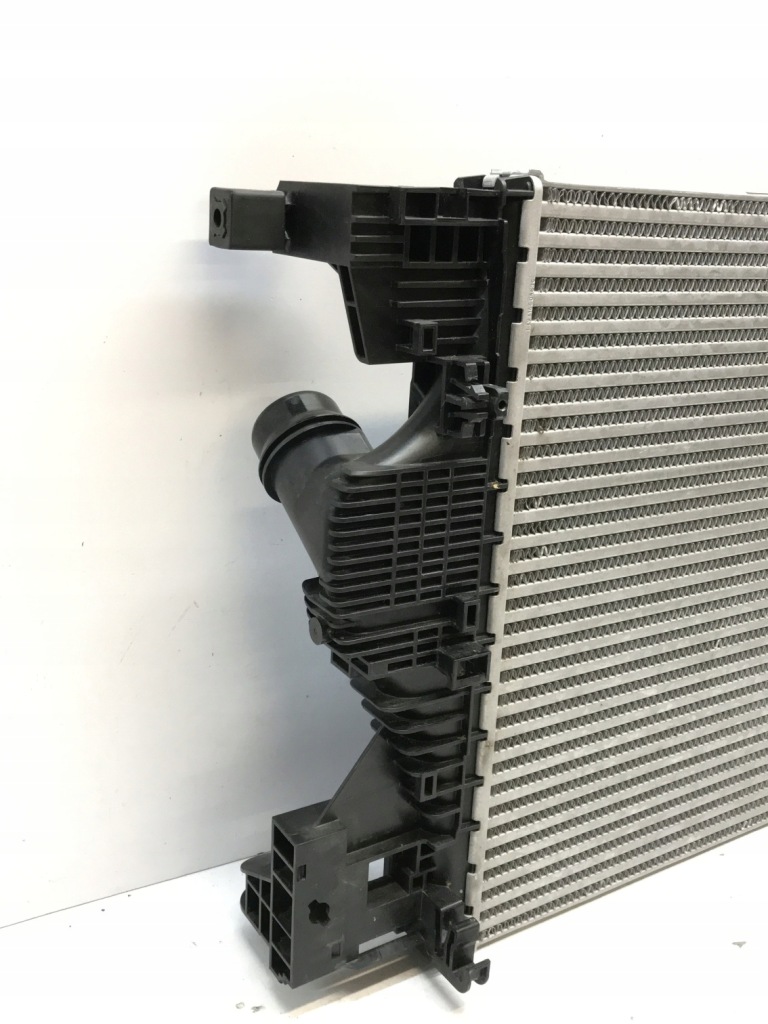 Mercedes a b cla gla радіатор інтеркулер a2475008500 Ціна