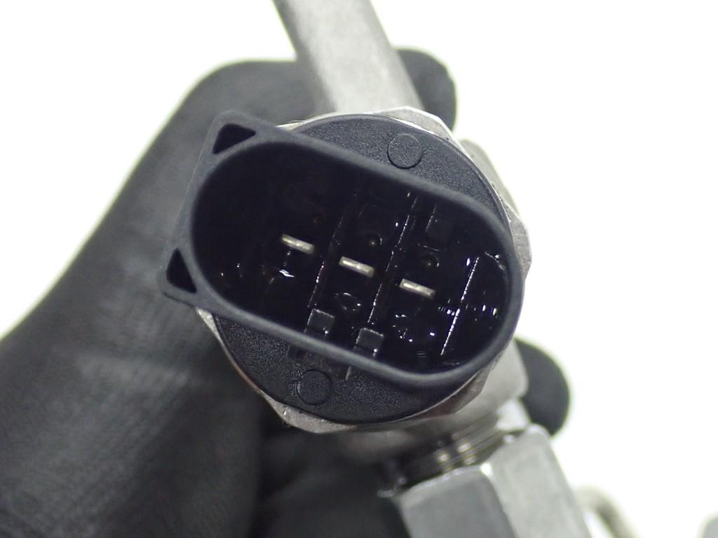 фото №10, Молдинг впрыскная датчик 0281006886 8579240 bmw 2 f45 f46 220d 2.0d b47 19r