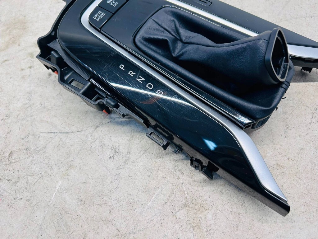 Corolla cross гібрид накладка чохол тунель середнього в Україні