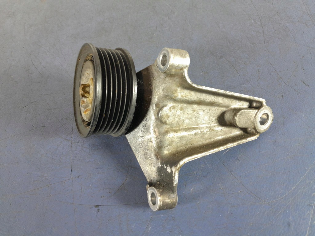 фото №3, Mercedes c43 w205 кронштейн ролик натягувача