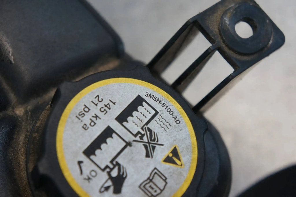 фото №5, Бак бачок расширительный volvo s60 ii v60 i - 2.4 d - 3m5h-8100-ad