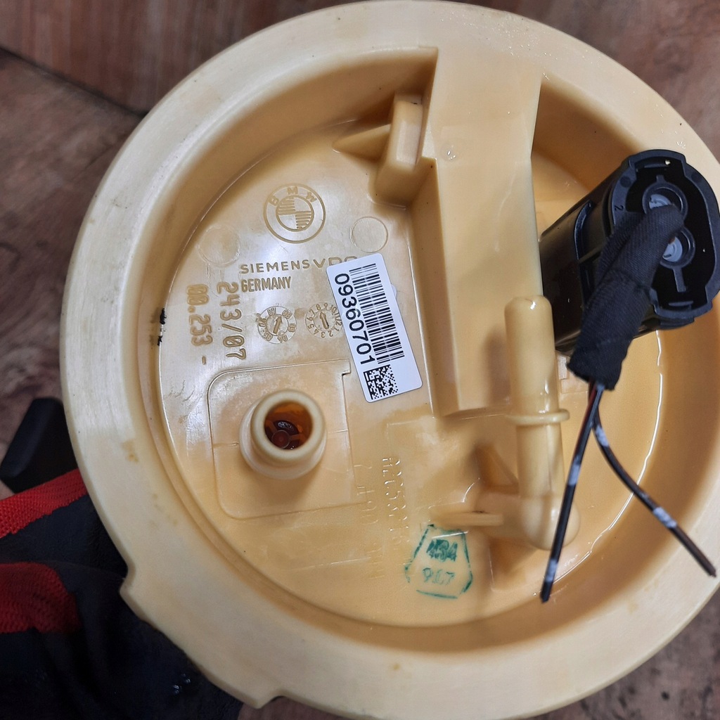 фото №8, Bmw e87 e90 2.0d датчик уровня топлива 7190944