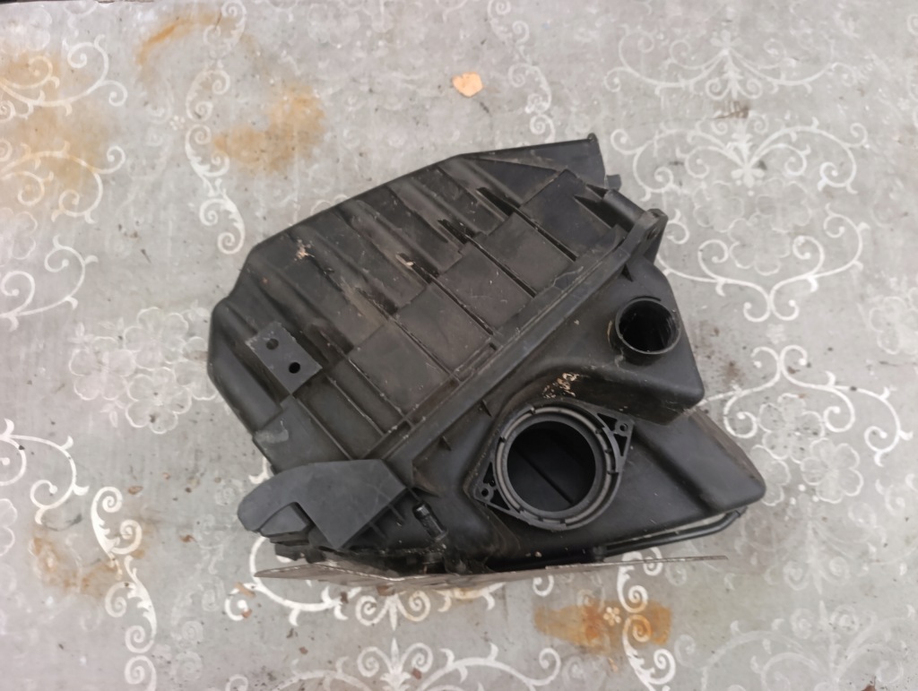 Корпус фильтра воздуха audi a4 b5 1.8 t 8e0133835a в Украине