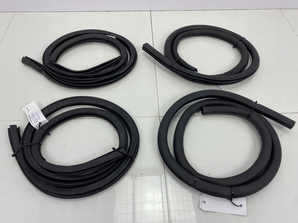 фото №5, Прокладка нижня двері ford mustang vi 2015+