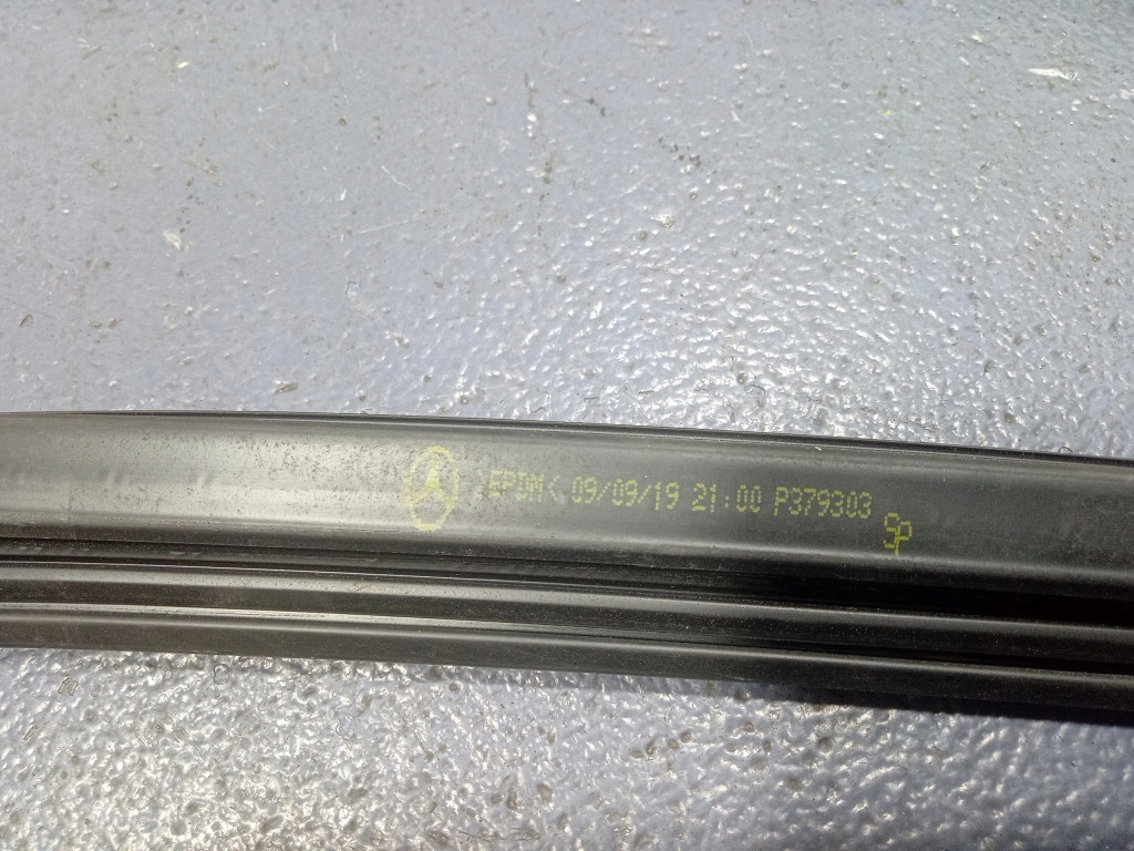 фото №6, Mercedes glc x253 прокладка напрямна скло двері правий задня p379002