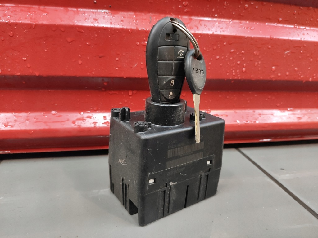 фото №1, Chrysler 300c lift замок зажигания ключ оригинал 68290858ab