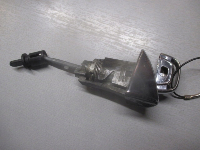 фото №1, Audi a7 вкладка замка ключ передний левый