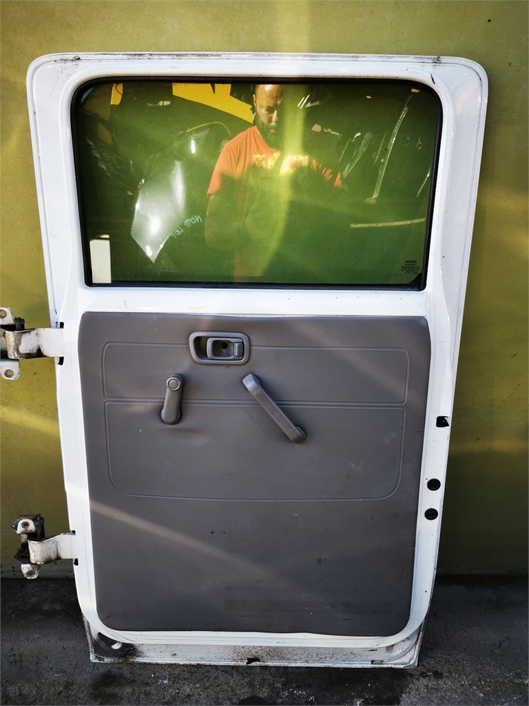 фото №8, Nissan cabstar 06-15 дверь правое задняя полный