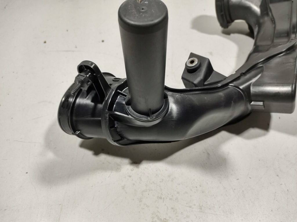 фото №3, Volvo v40 15r - труба шланг повітря 31370135