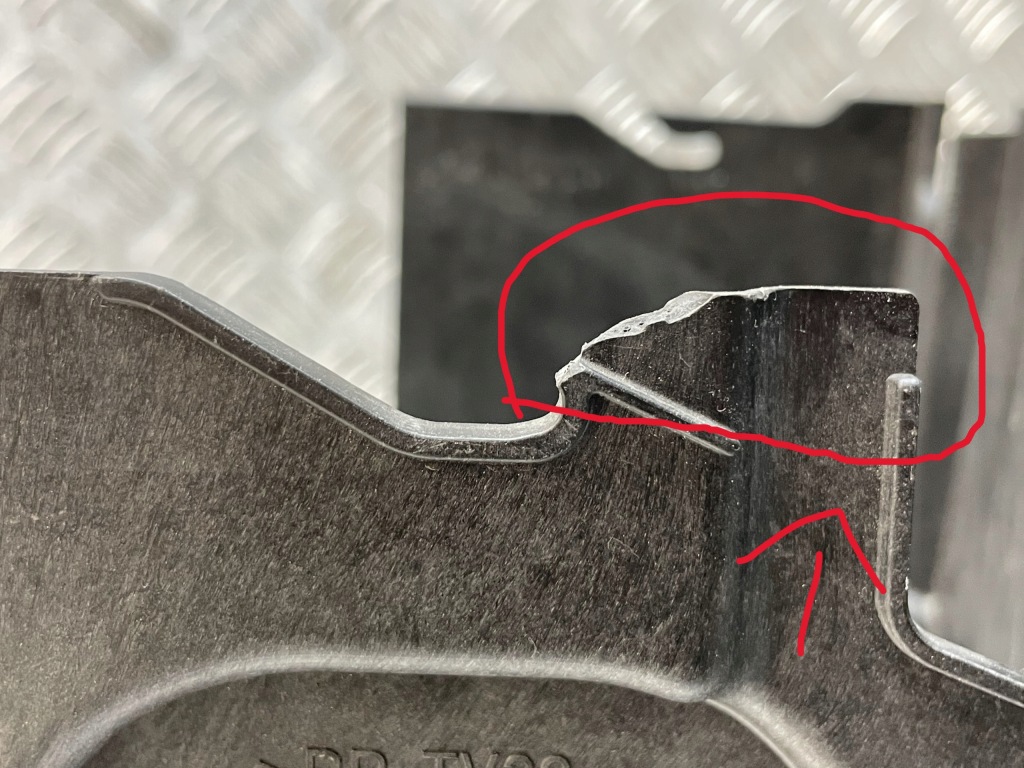 Mercedes w117 накладка корпус основа акумулятор a2465410205 Недорого