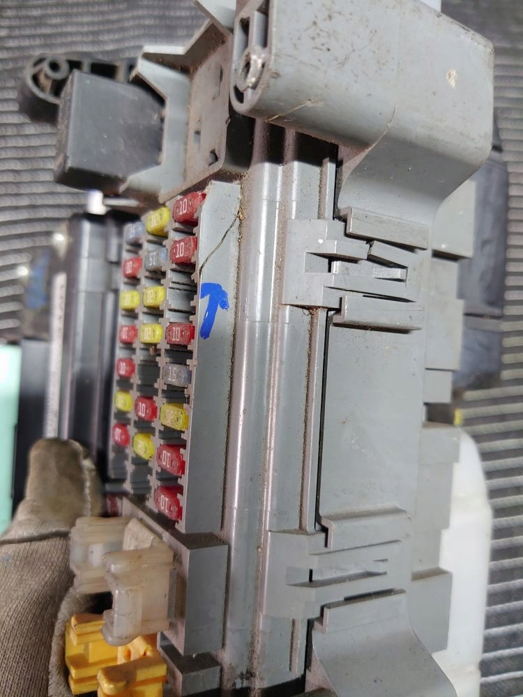 фото №5, Коробка предохранителей jeep liberty kj cherokee