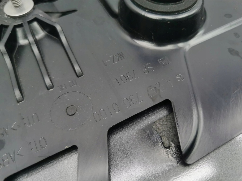 фото №9, Mercedes-benz eqa 2022 спойлер крышки a2477900100