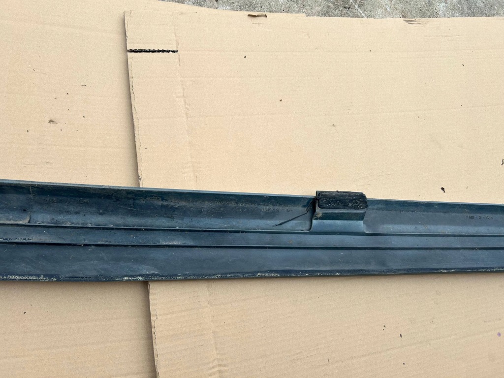 Молдинг накладка порог правая vw polo iv 9n cross 6q0853856 Недорого