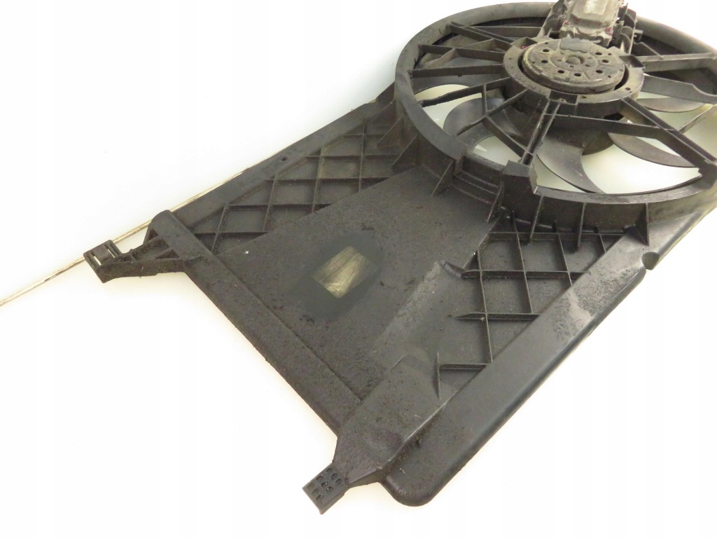 Вентилятор радіатора ford c-max 1 1.6 tdci 1137328558 3135103743 Доставка