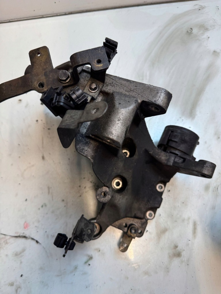 Alfa romeo 159 1.9 jtd дизель кронштейн двигуна 55195377 Ціна