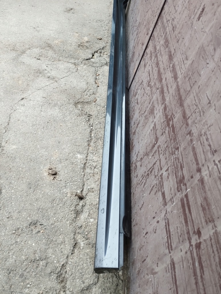 Поріг накладка права vw passat b8 3g0 в Україні