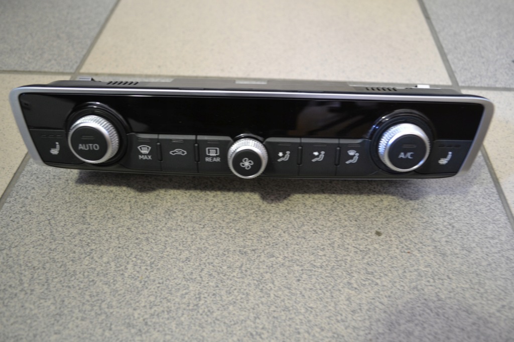 фото №1, Панель кондиціонера audi q3 83a a1 ii 83a820043s