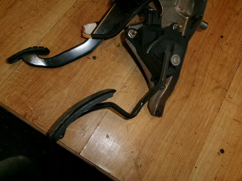 фото №1, Renault clio iii педаль газа потенциометр