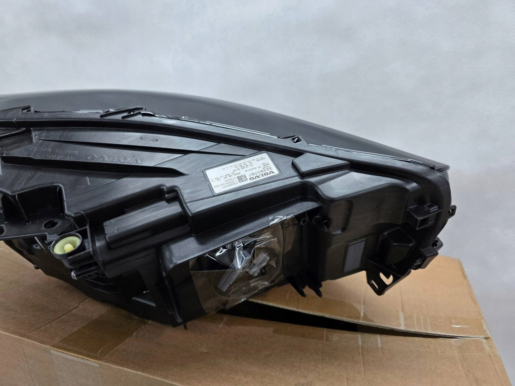 Купить Volvo xc40 рестайлинг  америка ameryka фара перед левая full led base новая 32293767