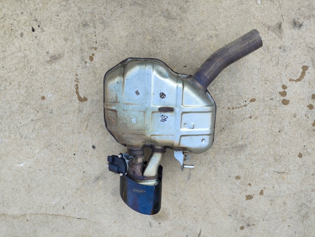 фото №1, Audi a4 b9 16- гаситель конечный