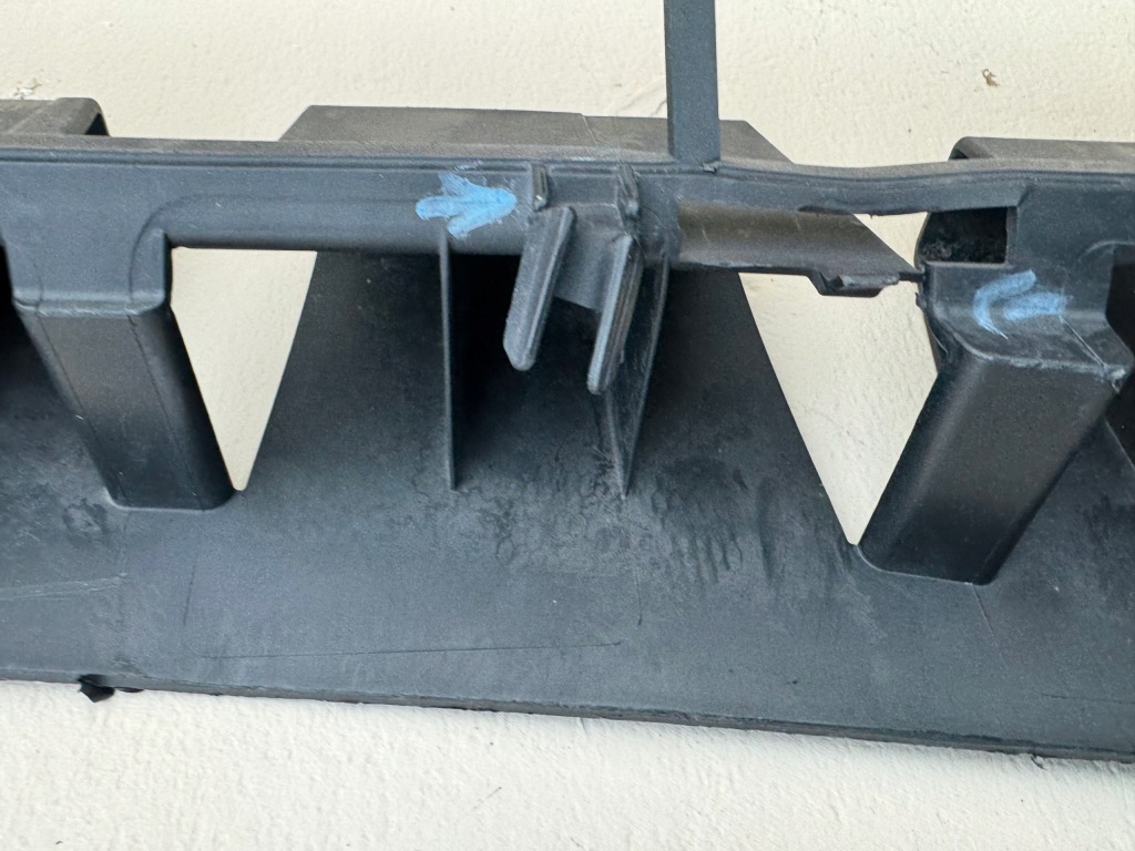 Bmw i3 15r- решітка решітка  бампера перед передня в Україні